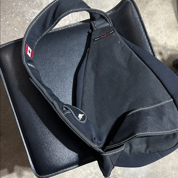 Roots Black Triangular Backpack - Picture 3 of 6